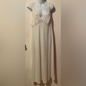 Miss Elaine women’s Cream Nightgown size L